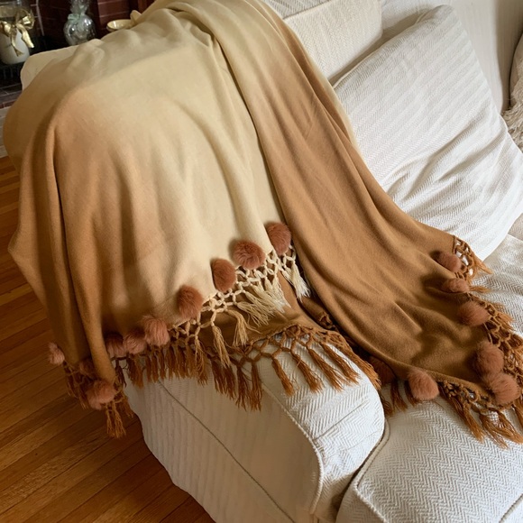 Pashmina made of wool with rabbit trim - Picture 3 of 3